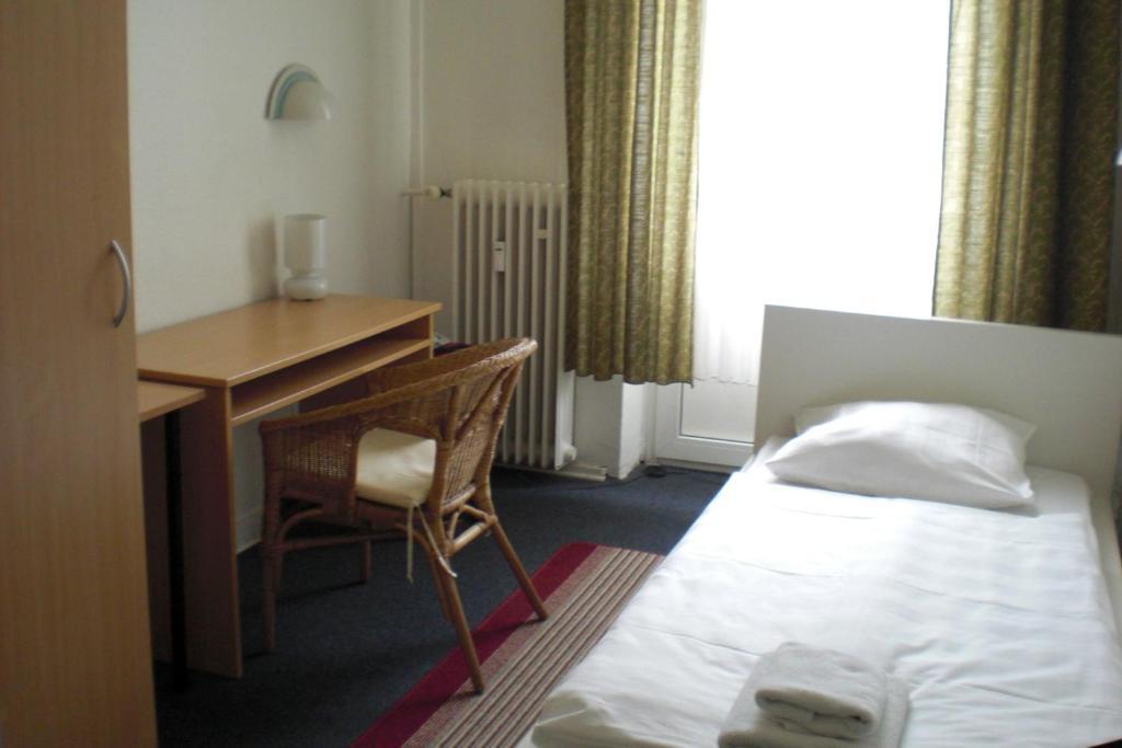 דיסלדורף Hotel Komet חדר תמונה